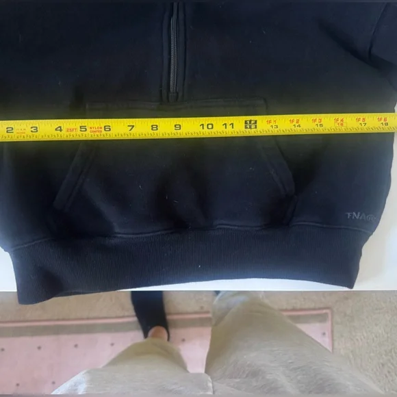 Aritzia Tna Cozy Fleece Boyfriend Boxy Quarter Zip Cropped Hoodie Black Sz XXS - Picture 10 of 13